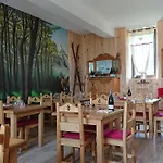 Le Sapin Rouge - Restaurant - Bar - D'hôtes Casa de hóspedes Artigues (Aude)