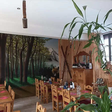 Gasthuis Le Sapin Rouge - Restaurant - Bar - D'hotes Artigues (Aude)