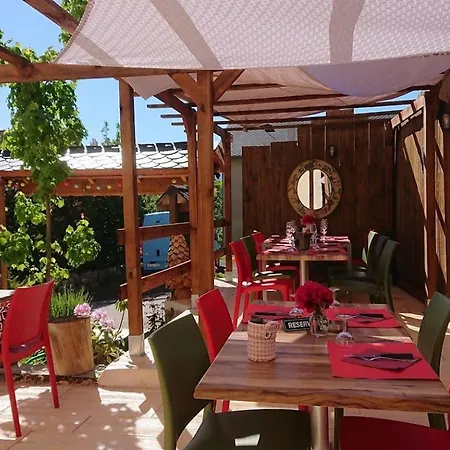 Le Sapin Rouge - Restaurant - Bar - D'hotes *