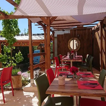 Le Sapin Rouge - Restaurant - Bar - D'hotes *