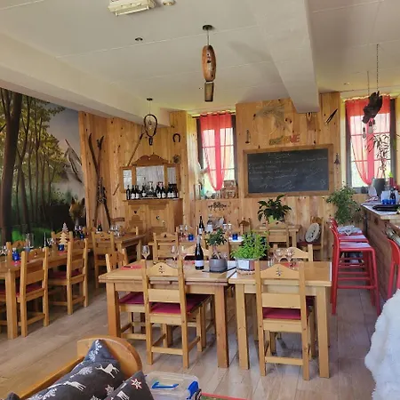Casa de hóspedes Le Sapin Rouge - Restaurant - Bar - D'hôtes Artigues (Aude)