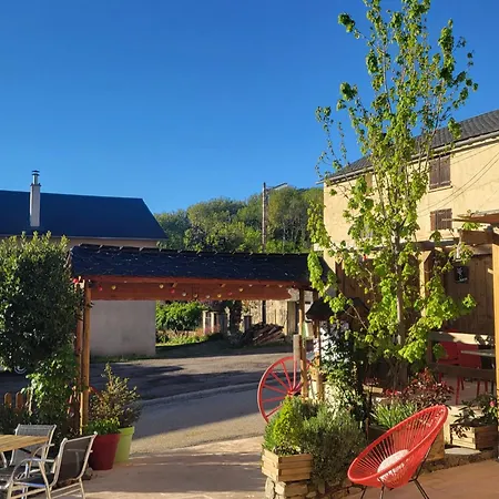 Le Sapin Rouge - Restaurant - Bar - D'hotes *