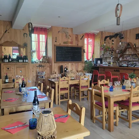 Le Sapin Rouge - Restaurant - Bar - D'hotes بيت ضيافة *