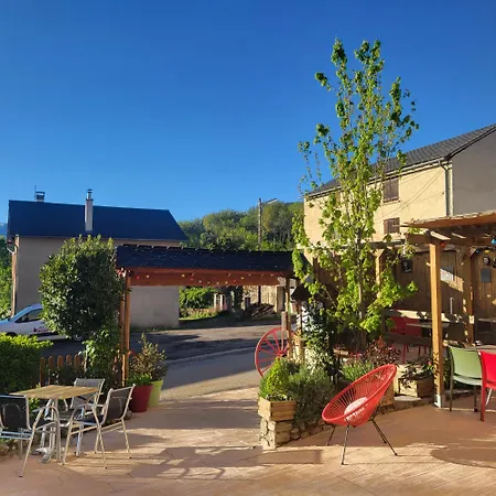 بيت ضيافة Le Sapin Rouge - Restaurant - Bar - D'hotes Artigues (Aude)