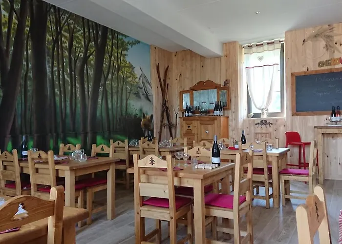 Le Sapin Rouge - Restaurant - Bar - D'hotes Affittacamere Artigues (Aude)