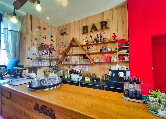 Le Sapin Rouge - Restaurant - Bar - D'hôtes *