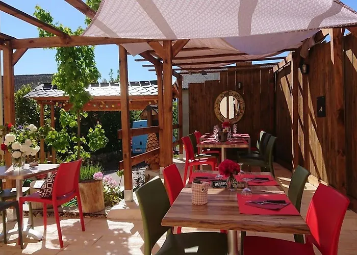 Le Sapin Rouge - Restaurant - Bar - D'hotes *