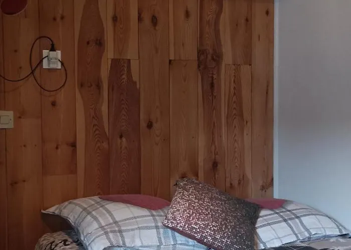 Le Sapin Rouge - Restaurant - Bar - D'hotes * Artigues (Aude)